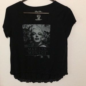 Marilyn Monroe Graphic Tee size m crochet bottom